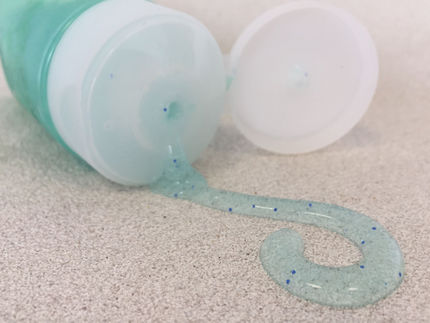 Neue Studie zu Mikroplastik in Kosmetik