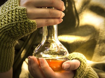 The new alchemy in carbon neutrality: turning water into ammonia with only renewable energy!