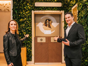 Marianne Neumüller-Klapper (Operations & Sustainability Director bei Nespresso Österreich) und Alessandro Piccinini (Geschäftsführer von Nespresso Österreich)